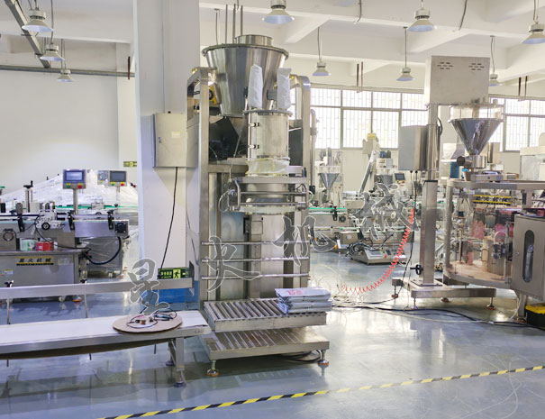 25公斤全脂乳粉自動稱重包裝機實拍圖